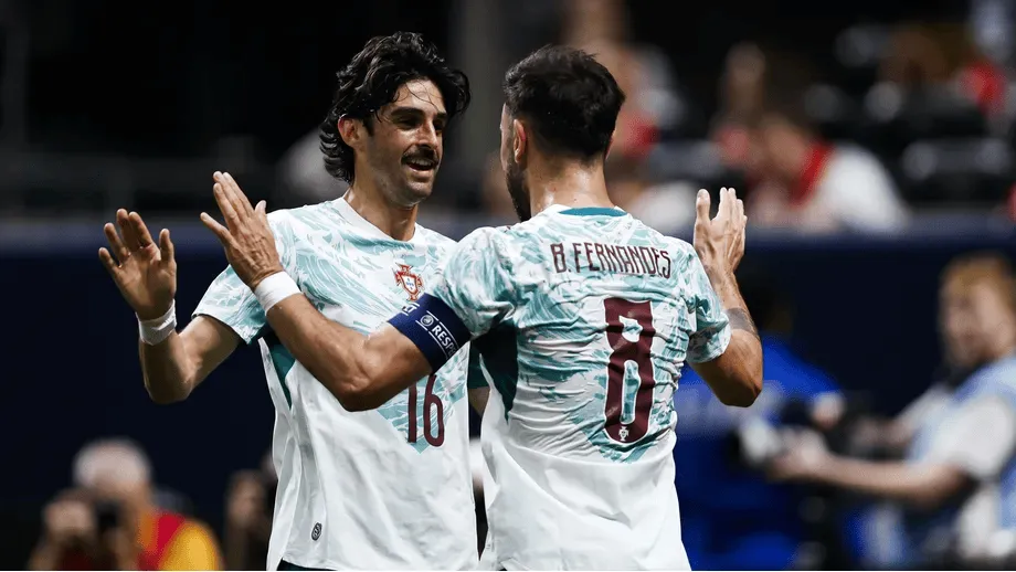 开云体育app-特林康：马丁内斯会决定让谁首发；葡萄牙提前适应美国环境